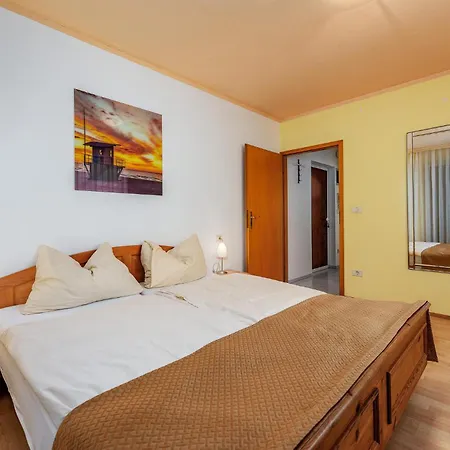 Lovely Apartment In Umag With Wifi