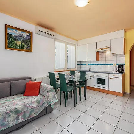 Lovely Apartment In Umag With Wifi * Umag