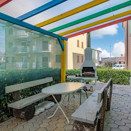 Lovely Apartment In Umag With Wifi *
