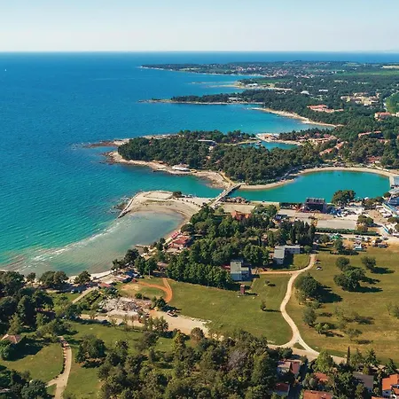 Lovely Apartment In Umag With Wifi *