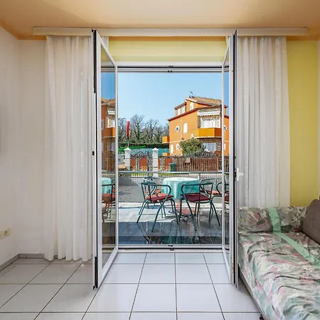 Beautiful In Umag With Wifi Apartmán Pelegrin